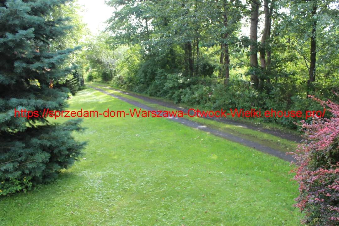 продается дом Варшава, недалеко от Отвоцк-Вельки, озеро Рокола, гмина Карчев (32 км) на феноменальном участке в буферной зоне NATURA-2000, на склоне, с 16-летним ландшафтным садом
