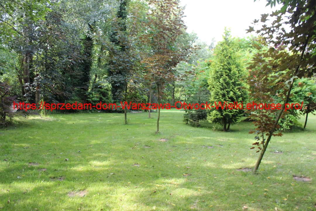 Haus zu verkaufen Warschau, in der Nähe von Otwock Wielki, Rokola-See, Gemeinde Karczew (32 km) auf einem phänomenalen Grundstück in der NATURA-2000-Pufferzone, am Hang, mit einem 16 Jahre alten Landschaftsgarten